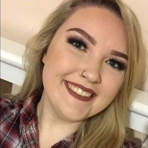 Meet your Posher, Katelyn